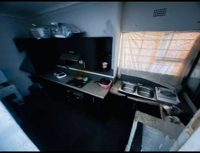 7 BEDROOM HOUSE FOR SALE IN PRIMROSE